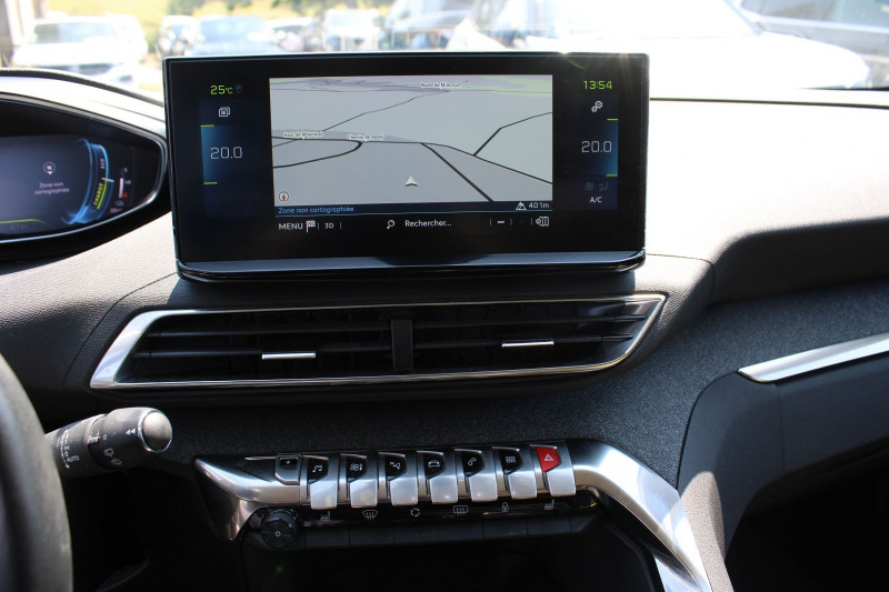 Photo 14 de l'offre de PEUGEOT 3008 PHASE 4 HYBRID 225 CV ALLURE BOITE AUTO EAT8 CAMÃRA GRAND GPS USB RÃGULATEUR  FULL LEDS à 18900€ chez Bougel transactions