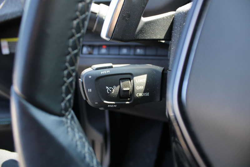 Photo 12 de l'offre de PEUGEOT 3008 PHASE 4 HYBRID 225 CV ALLURE BOITE AUTO EAT8 CAMÃRA GRAND GPS USB RÃGULATEUR  FULL LEDS à 18900€ chez Bougel transactions