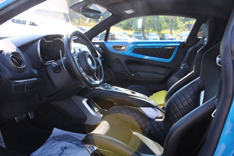 Photo 8 de l'offre de ALPINE A110 SPORT 1L8 TURBO 252 BOITE AUTO +PALETTE GPS CAMÃRA CUIR ALCANTARA FULL LEDS  USB à 56900€ chez Bougel transactions