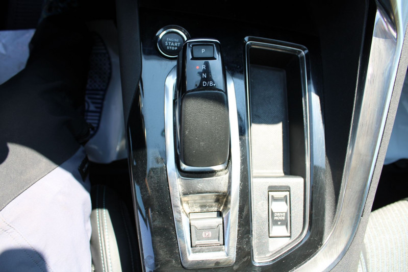 Photo 16 de l'offre de PEUGEOT 3008 PHASE 4 HYBRID 225 CV ALLURE BOITE AUTO EAT8 CAMÃRA GRAND GPS USB RÃGULATEUR  FULL LEDS à 18900€ chez Bougel transactions