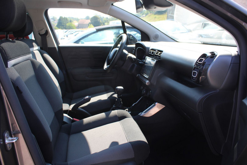 Photo 8 de l'offre de CITROEN C3 AIRCROSS II SHINE PACK 110 CV ESSENCE GPS 3D CAMÃRA JA 17 TOIT PANO USB FULL LED RÃGULATEUR à 17990€ chez Bougel transactions