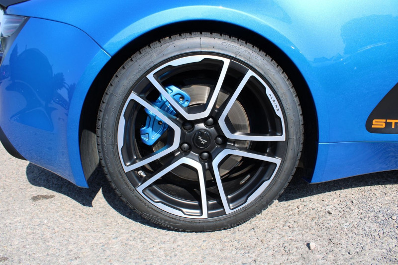 Photo 7 de l'offre de ALPINE A110 SPORT 1L8 TURBO 252 BOITE AUTO +PALETTE GPS CAMÃRA CUIR ALCANTARA FULL LEDS  USB à 56900€ chez Bougel transactions