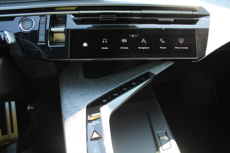 Photo 19 de l'offre de PEUGEOT 5008 PHASE 5 GT 145 CV HYBRIDE "7 PLACES" GPS 3D CAMÃRA USB JA 19 I-COKPIT BOITE AUTO DCS-6 à 38990€ chez Bougel transactions