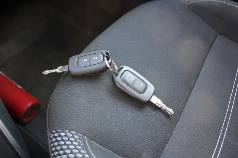 Photo 16 de l'offre de DACIA DUSTER III 1L3 TCE 130 CV PRESTIGE CAMÃRA GPS USB RÃGULATEUR BLUETOOTH ATTELAGE  BOITE 6V à 14800€ chez Bougel transactions