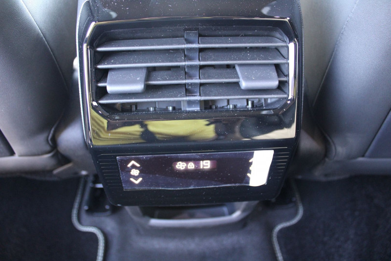 Photo 12 de l'offre de PEUGEOT 5008 PHASE 5 GT 145 CV HYBRIDE "7 PLACES" GPS 3D CAMÃRA USB JA 19 I-COKPIT BOITE AUTO DCS-6 à 38990€ chez Bougel transactions