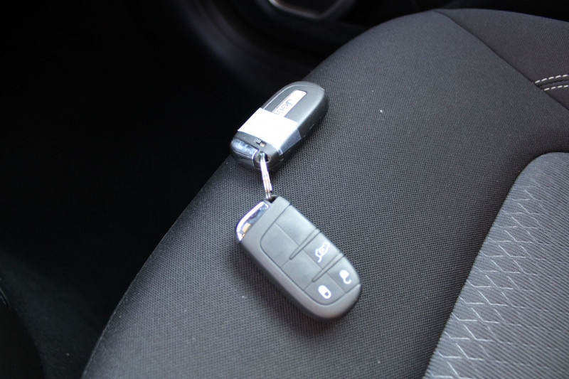 Photo 17 de l'offre de JEEP RENEGADE 80TH ANNIVERSARY JTD 130 CV GPS 3D CAMÃRA USB JA 18 ATTELAGE FULL LED RÃGULATEUR à 19990€ chez Bougel transactions