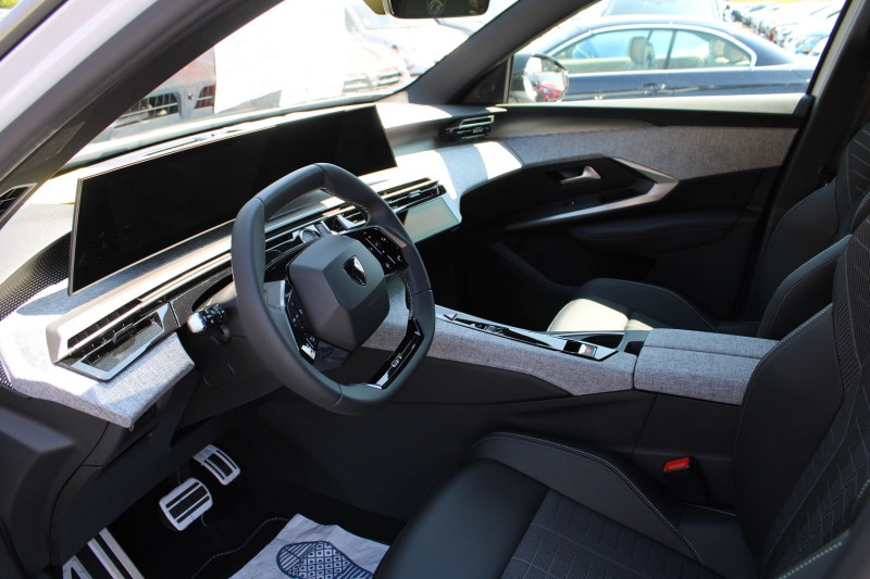 Photo 5 de l'offre de PEUGEOT 5008 PHASE 5 GT BICOLOR HYBRID 145 CV 7 PLACES EAT8 BOITE AUTO CUIR CAMÃRA 360 JANTES 19 à 37900€ chez Bougel transactions