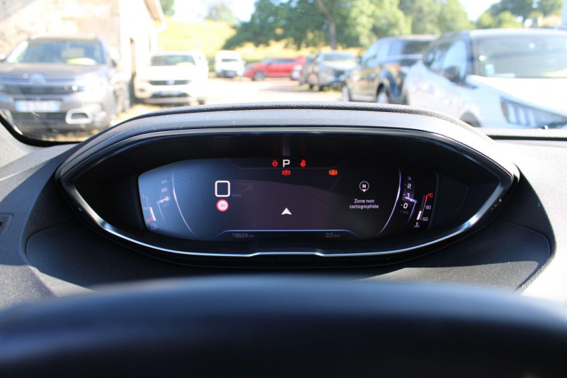 Photo 12 de l'offre de PEUGEOT 3008 PHASE 4 ALLURE PACK 130 CV GPS 3D CAMÃRA USB FULL LED RE JA 18 I-COKPIT BOITE AUTO EAT-8 à 27990€ chez Bougel transactions