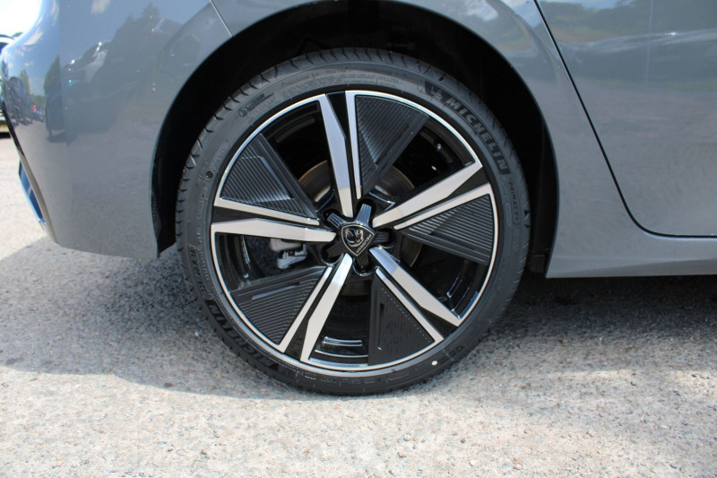 Photo 7 de l'offre de PEUGEOT 308 PHASE 4 GT BLUEHDI 130 EAT8 BOITE AUTO CUIR CAMÃRA 180 JANTES 18 REGULATEUR ADAPTATIF à 29500€ chez Bougel transactions