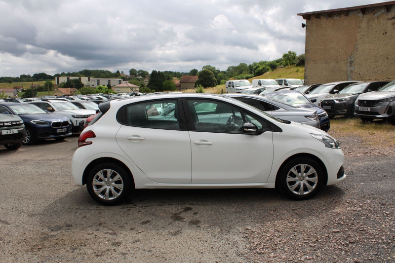 Photo 5 de l'offre de PEUGEOT 208 II ACTIVE BUSINESS 1L6 BLUE HDI GPS 3D CLIM AUDIO RE USB RADAR BLUETOOTH RÃGULATEUR à 10500€ chez Bougel transactions