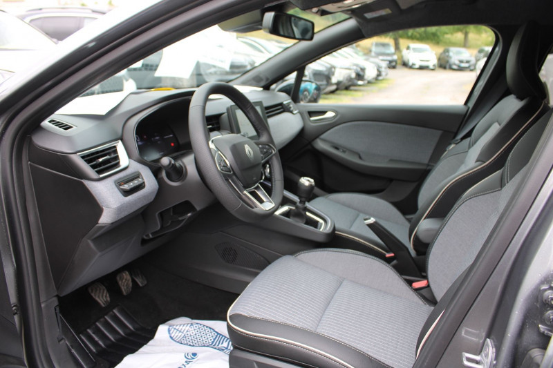 Photo 8 de l'offre de RENAULT CLIO VI TCE 90 CV TECHNO GPS 3D CAMÃRA FULL LED USB JA 16 PACK HIVER I-COKPIT RÃGULATEUR à 19990€ chez Bougel transactions