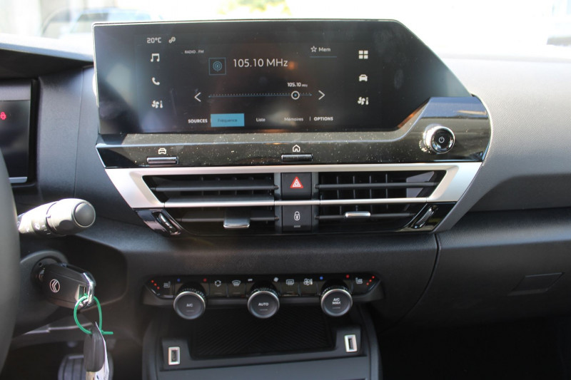 Photo 11 de l'offre de CITROEN C4 PHASE 5 PLUS HYBRID 145 EAT8 CAMÃRA 180 GPS LINK RÃGULATEUR BLUETOOTH USB LEDS CLIM AUTO à 24800€ chez Bougel transactions