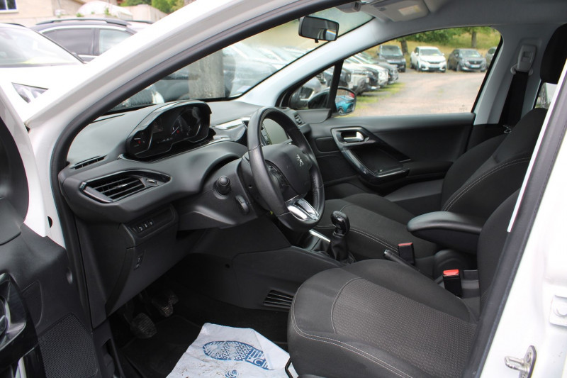 Photo 7 de l'offre de PEUGEOT 208 II ACTIVE BUSINESS 1L6 BLUE HDI GPS 3D CLIM AUDIO RE USB RADAR BLUETOOTH RÃGULATEUR à 10500€ chez Bougel transactions
