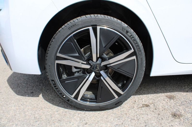 Photo 7 de l'offre de PEUGEOT 308 PHASE 4 GT HDI 130 CV GPS 3D CAMÃRA FOCAL USB JA 18 TOIT PANO I-COKPIT BOITE AUTO EAT-8 à 31500€ chez Bougel transactions