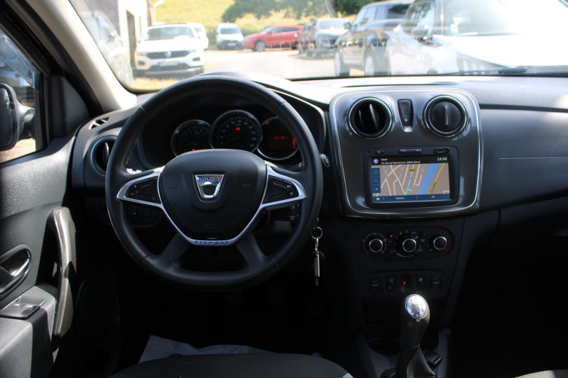 Photo 10 de l'offre de DACIA SANDERO III STEPWAY DCI 95 GPS MÃDIA USB LEDS ABS RÃGULATEUR BLUETOOTH CLIMAT  ATTELAGE à 12100€ chez Bougel transactions