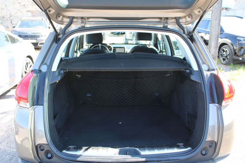 Photo 6 de l'offre de PEUGEOT 2008 ALLURE 1L6 HDI 100 CV GPS 3D CLIM AUDIO MP3 USB JA 16 RADAR BLUETOOTH RÃGULATEUR à 10500€ chez Bougel transactions