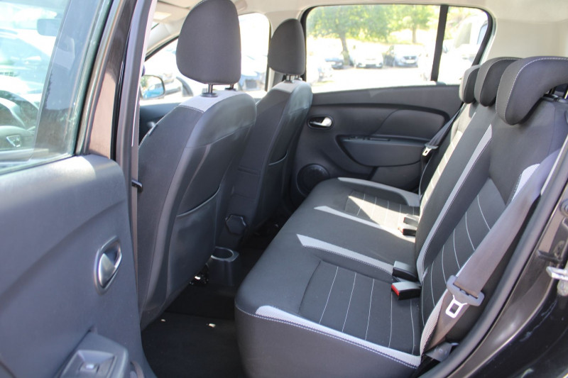 Photo 9 de l'offre de DACIA SANDERO III STEPWAY DCI 95 GPS MÃDIA USB LEDS ABS RÃGULATEUR BLUETOOTH CLIMAT  ATTELAGE à 12100€ chez Bougel transactions