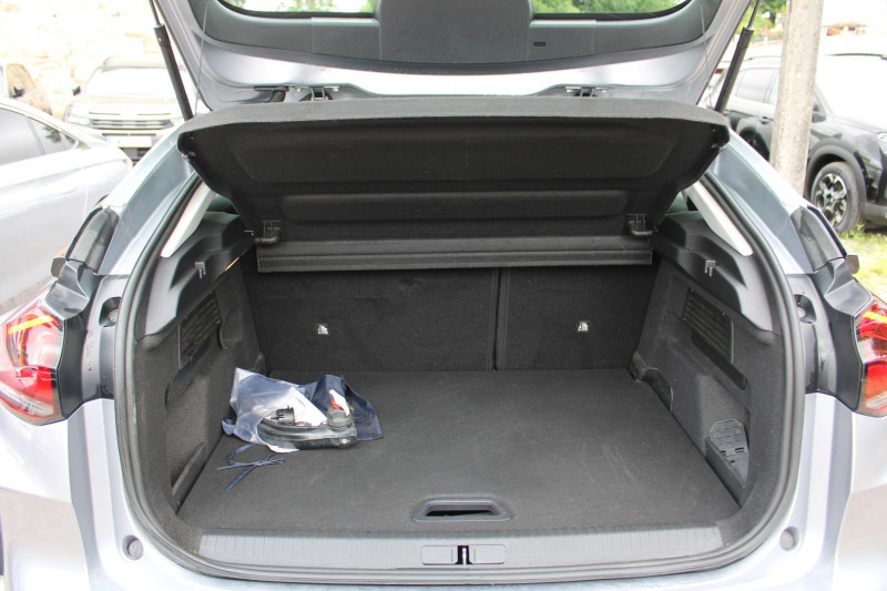 Photo 6 de l'offre de CITROEN C4 PHASE 4 FEEL 130 CV PACK GPS 3D CAMÃRA JA 18 FULL LED ATTELAGE I-COKPIT BOITE AUTO EAT-8 à 18500€ chez Bougel transactions