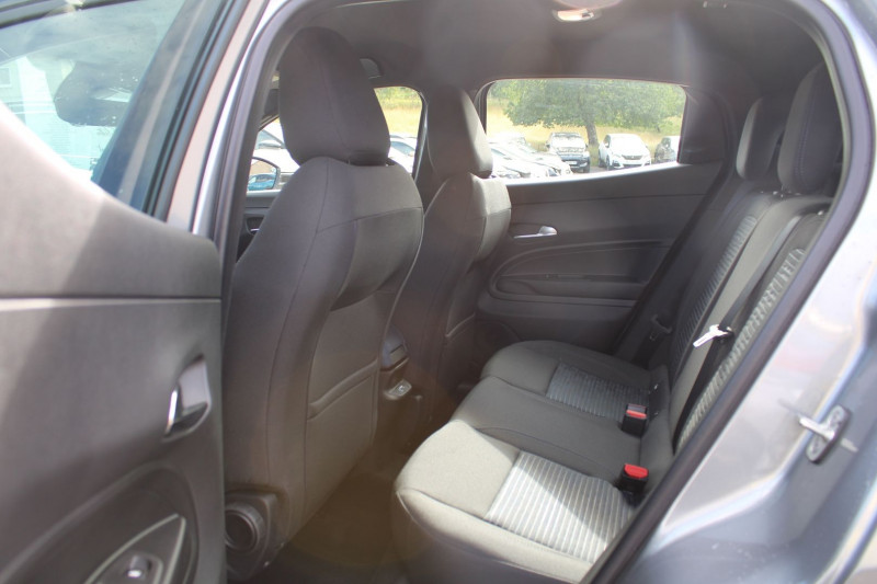 Photo 10 de l'offre de ALFA ROMEO JUNIOR IBRIDA 136 CV HYBRIDE GPS 3D CAMÃRA USB JA 17 I-COKPIT FULL LED BOITE AUTO DCT-6 à 29800€ chez Bougel transactions