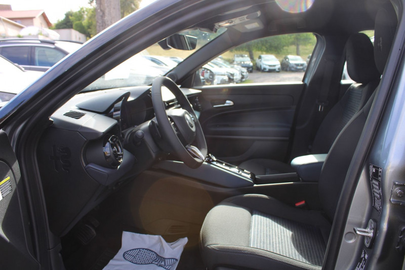 Photo 9 de l'offre de ALFA ROMEO JUNIOR IBRIDA 136 CV HYBRIDE GPS 3D CAMÃRA USB JA 17 I-COKPIT FULL LED BOITE AUTO DCT-6 à 29800€ chez Bougel transactions