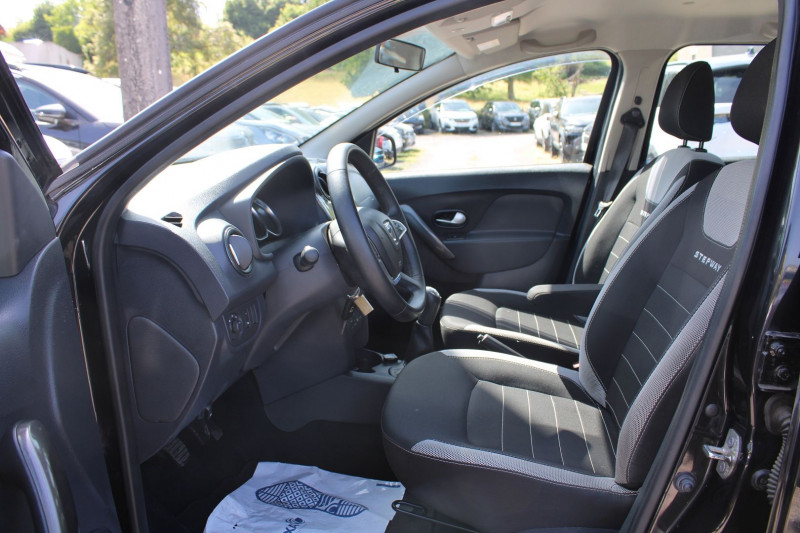 Photo 8 de l'offre de DACIA SANDERO III STEPWAY DCI 95 GPS MÃDIA USB LEDS ABS RÃGULATEUR BLUETOOTH CLIMAT  ATTELAGE à 12100€ chez Bougel transactions