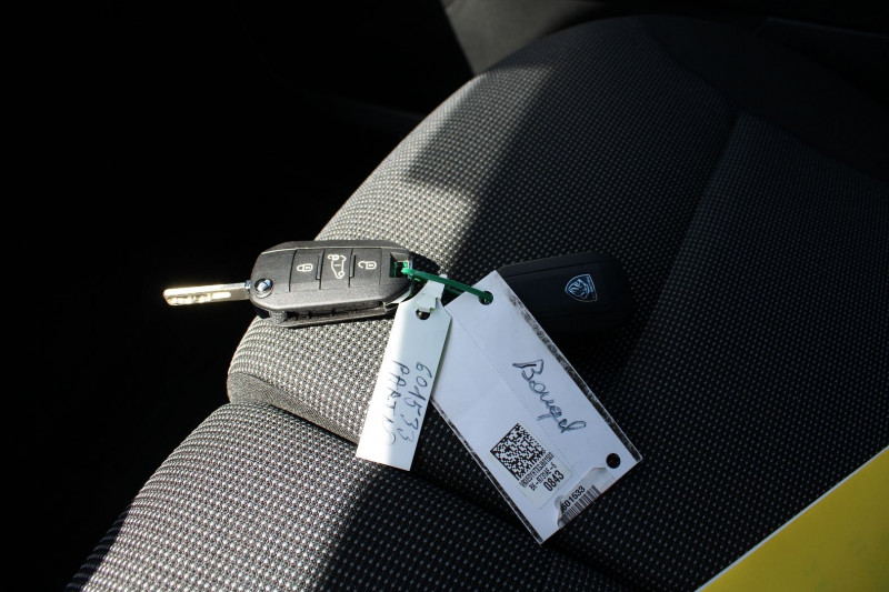 Photo 14 de l'offre de PEUGEOT PARTNER 4 AFFAIRE BLUE HDI 100 CV "3 PLACES" USB GPS 3D CAMÃRA RE BLUETOOTH TVA=18750 E HT à 22500€ chez Bougel transactions
