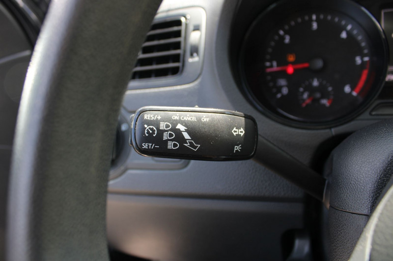 Photo 10 de l'offre de VOLKSWAGEN POLO BLUEMOTION TECHNOLOGY 1L4 TDI 75 CV CLIM AUDIO USB RE RADAR BLUETOOTH RÃGULATEUR à 10500€ chez Bougel transactions