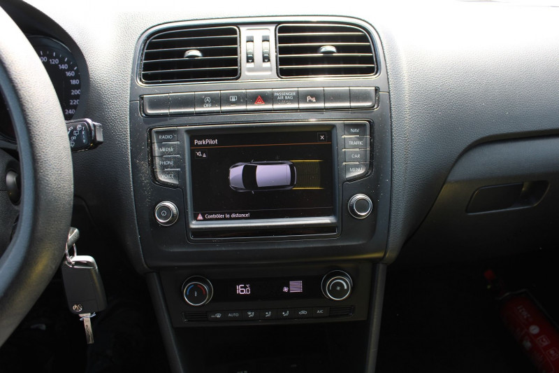 Photo 12 de l'offre de VOLKSWAGEN POLO BLUEMOTION TECHNOLOGY 1L4 TDI 75 CV CLIM AUDIO USB RE RADAR BLUETOOTH RÃGULATEUR à 10500€ chez Bougel transactions