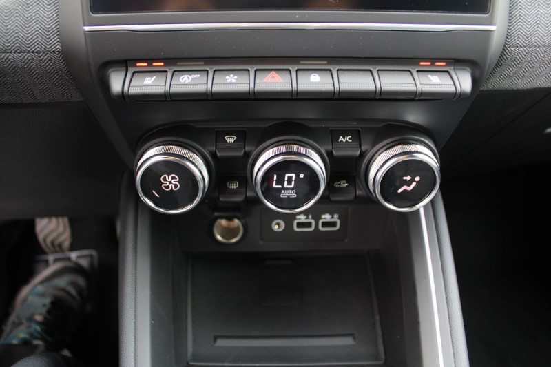 Photo 14 de l'offre de RENAULT CLIO VI TCE 90 CV TECHNO GPS 3D CAMÃRA FULL LED USB JA 16 PACK HIVER I-COKPIT RÃGULATEUR à 19990€ chez Bougel transactions