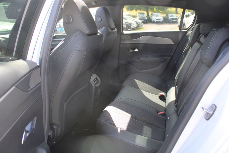 Photo 10 de l'offre de PEUGEOT 308 PHASE 4 GT HDI 130 CV GPS 3D CAMÃRA FOCAL USB JA 18 TOIT PANO I-COKPIT BOITE AUTO EAT-8 à 31500€ chez Bougel transactions
