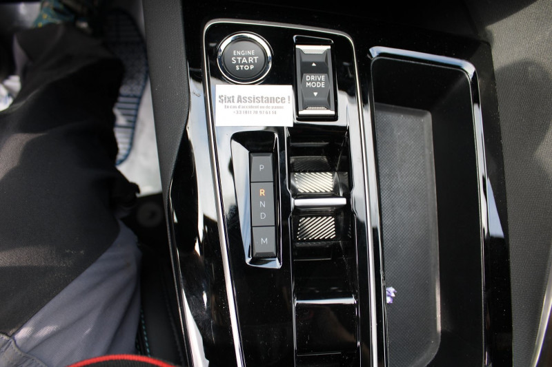 Photo 15 de l'offre de PEUGEOT 3008 PHASE 4 HYBRID 136 CV ALLURE EAT8 BOITE AUTO BICOLOR CAMÃRA 180 ABS FULL LEDS  JANTES 18 à 25900€ chez Bougel transactions