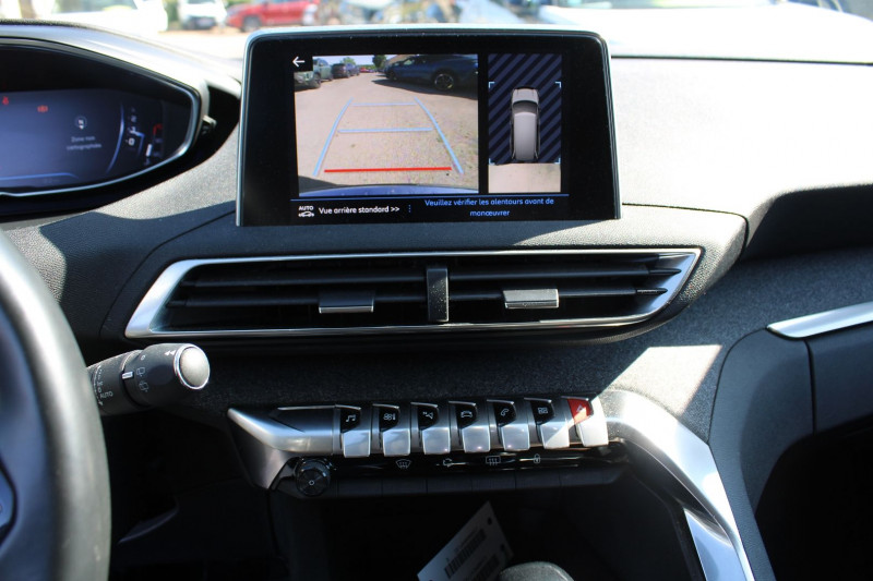 Photo 14 de l'offre de PEUGEOT 5008 III BLUE HDI 130 CV ALLURE "7 PLACES" GPS 3D CAMÃRA RE USB JA 18 I-COKPIT RÃGULATEUR à 20500€ chez Bougel transactions