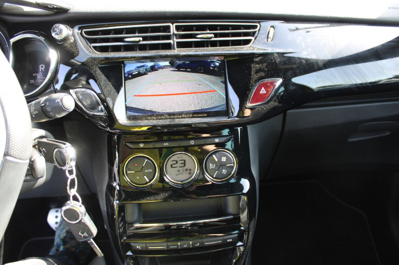 Photo 12 de l'offre de DS DS 3 110 CV ESSENCE PERFORMANCE LINE GPS 3D FULL LED CAMÃRA JA 17 BOITE AUTO EAT-6 à 13990€ chez Bougel transactions