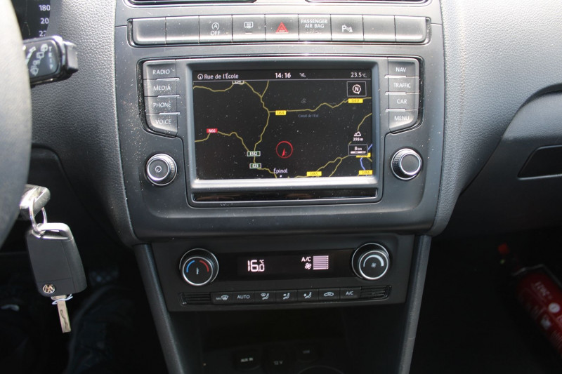 Photo 15 de l'offre de VOLKSWAGEN POLO BLUEMOTION TECHNOLOGY 1L4 TDI 75 CV CLIM AUDIO USB RE RADAR BLUETOOTH RÃGULATEUR à 10500€ chez Bougel transactions