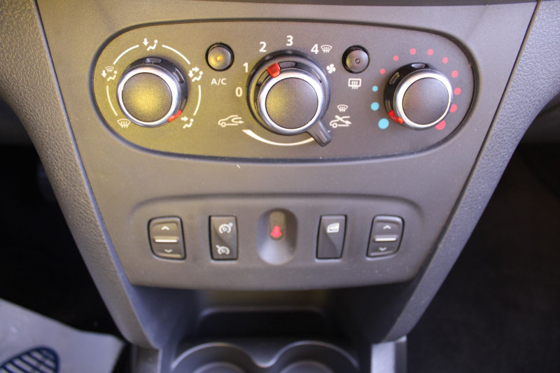 Photo 12 de l'offre de DACIA SANDERO III STEPWAY DCI 95 GPS MÃDIA USB LEDS ABS RÃGULATEUR BLUETOOTH CLIMAT  ATTELAGE à 12100€ chez Bougel transactions