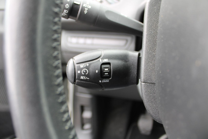 Photo 10 de l'offre de PEUGEOT 208 II ACTIVE BUSINESS 1L6 BLUE HDI GPS 3D CLIM AUDIO RE USB RADAR BLUETOOTH RÃGULATEUR à 10500€ chez Bougel transactions