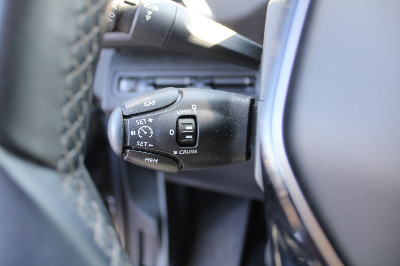Photo 11 de l'offre de PEUGEOT 5008 III BLUE HDI 130 CV ALLURE "7 PLACES" GPS 3D CAMÃRA RE USB JA 18 I-COKPIT RÃGULATEUR à 20500€ chez Bougel transactions
