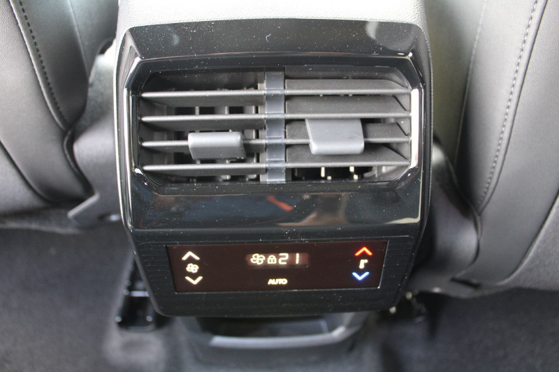 Photo 10 de l'offre de PEUGEOT 5008 PHASE 5 ALLURE 145 CV HYBRIDE GPS 3D CAMÃRA USB JA 19 I-COKPIT FULL LED BOITE AUTO DSC-6 à 34990€ chez Bougel transactions