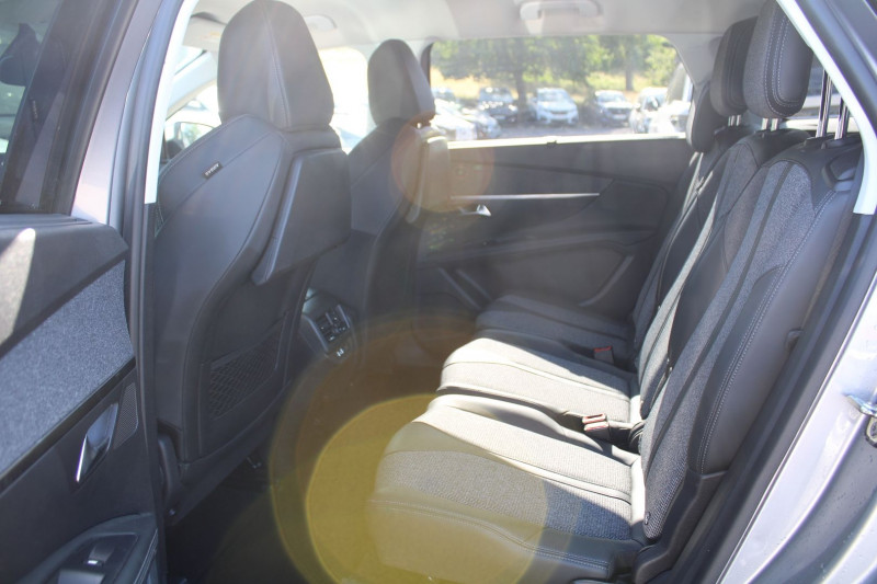 Photo 9 de l'offre de PEUGEOT 5008 III BLUE HDI 130 CV ALLURE "7 PLACES" GPS 3D CAMÃRA RE USB JA 18 I-COKPIT RÃGULATEUR à 20500€ chez Bougel transactions