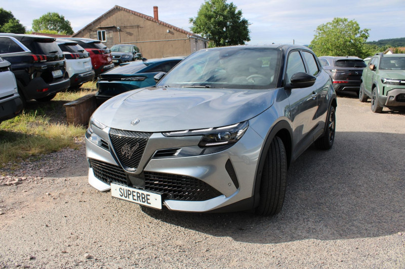 Photo 4 de l'offre de ALFA ROMEO JUNIOR IBRIDA 136 CV HYBRIDE GPS 3D CAMÃRA USB JA 17 I-COKPIT FULL LED BOITE AUTO DCT-6 à 29800€ chez Bougel transactions