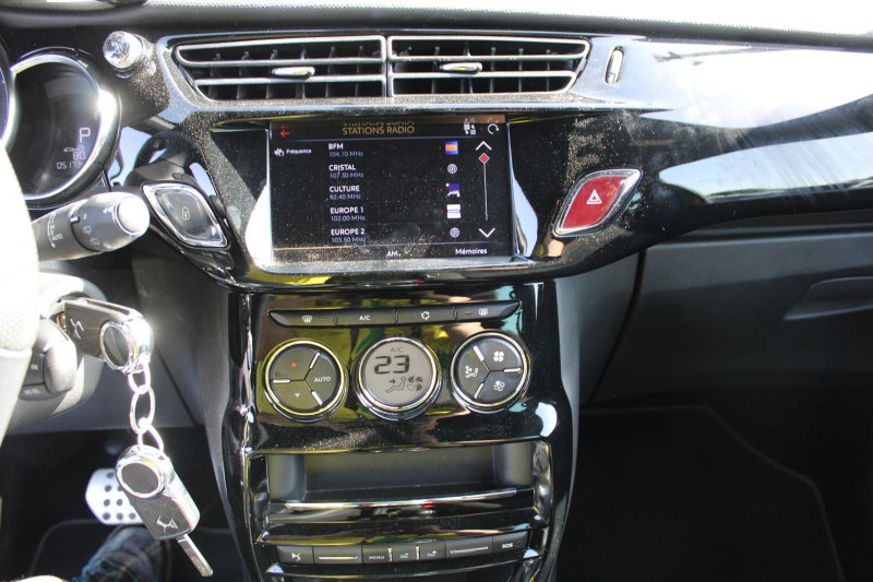 Photo 11 de l'offre de DS DS 3 110 CV ESSENCE PERFORMANCE LINE GPS 3D FULL LED CAMÃRA JA 17 BOITE AUTO EAT-6 à 13990€ chez Bougel transactions