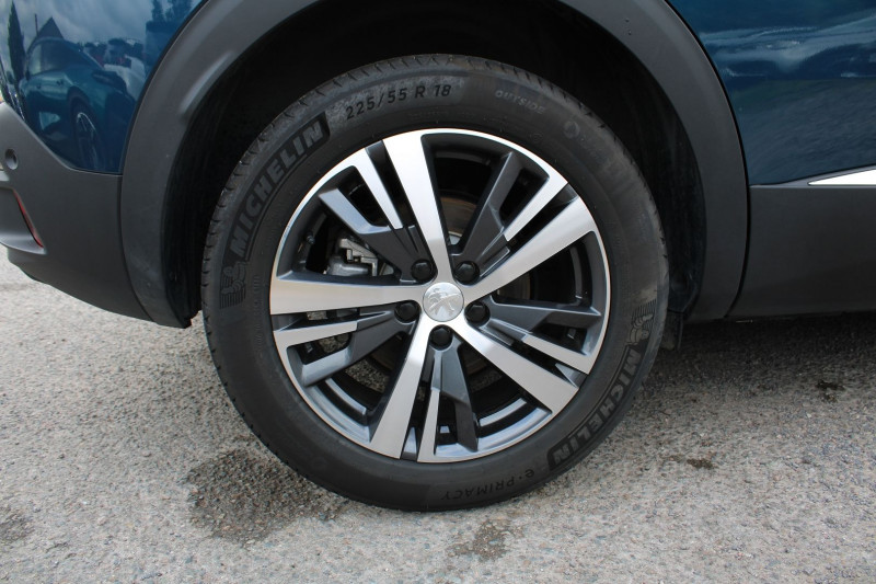 Photo 8 de l'offre de PEUGEOT 3008 PHASE 4 HYBRID 136 CV ALLURE EAT8 BOITE AUTO BICOLOR CAMÃRA 180 ABS FULL LEDS  JANTES 18 à 25900€ chez Bougel transactions