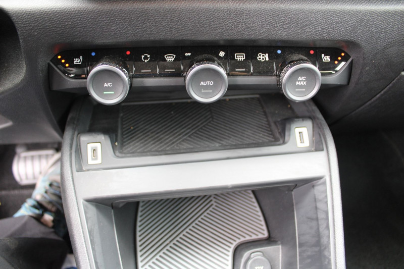 Photo 15 de l'offre de CITROEN C4 PHASE 4 FEEL 130 CV PACK GPS 3D CAMÃRA JA 18 FULL LED ATTELAGE I-COKPIT BOITE AUTO EAT-8 à 18500€ chez Bougel transactions