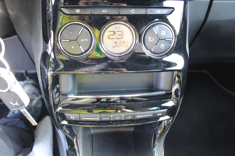 Photo 13 de l'offre de DS DS 3 110 CV ESSENCE PERFORMANCE LINE GPS 3D FULL LED CAMÃRA JA 17 BOITE AUTO EAT-6 à 13990€ chez Bougel transactions