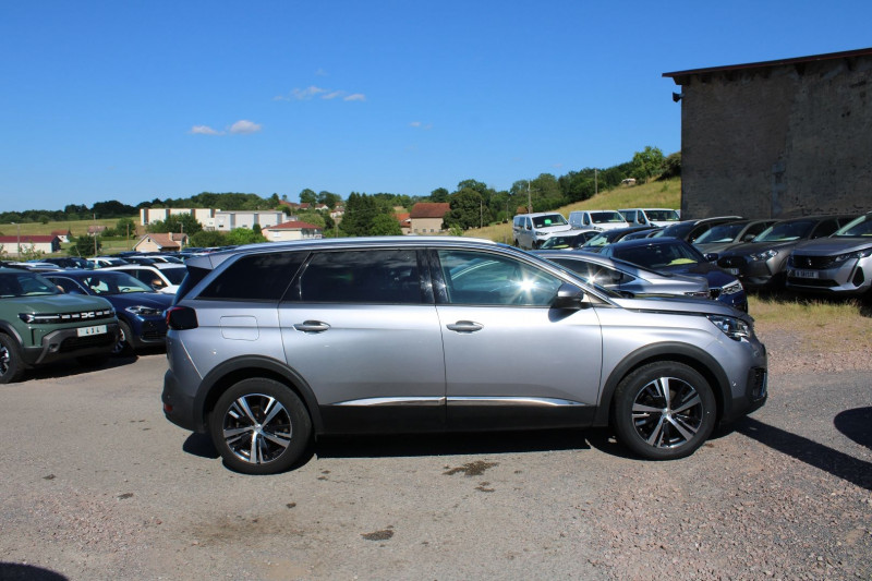 Photo 5 de l'offre de PEUGEOT 5008 III BLUE HDI 130 CV ALLURE "7 PLACES" GPS 3D CAMÃRA RE USB JA 18 I-COKPIT RÃGULATEUR à 20500€ chez Bougel transactions
