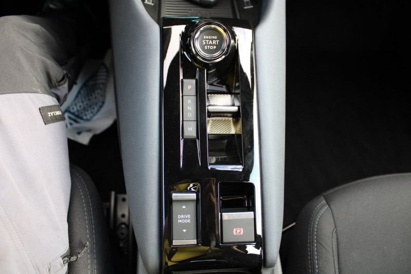Photo 15 de l'offre de ALFA ROMEO JUNIOR IBRIDA 136 CV HYBRIDE GPS 3D CAMÃRA USB JA 17 I-COKPIT FULL LED BOITE AUTO DCT-6 à 29800€ chez Bougel transactions