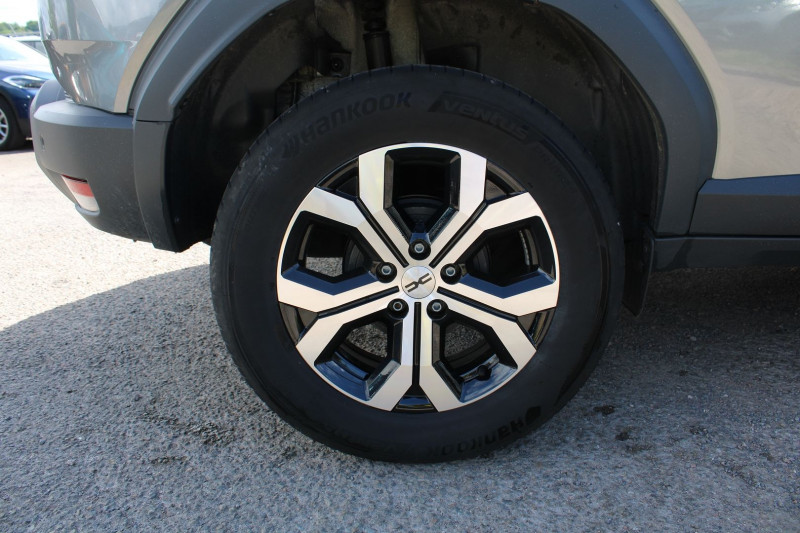 Photo 8 de l'offre de DACIA DUSTER VI TCE MILD HYBRID 130 CV EXPRESSION GPS CARPLAY JA 17 ATTELAGE FULL LED RÃGULATEUR à 23990€ chez Bougel transactions