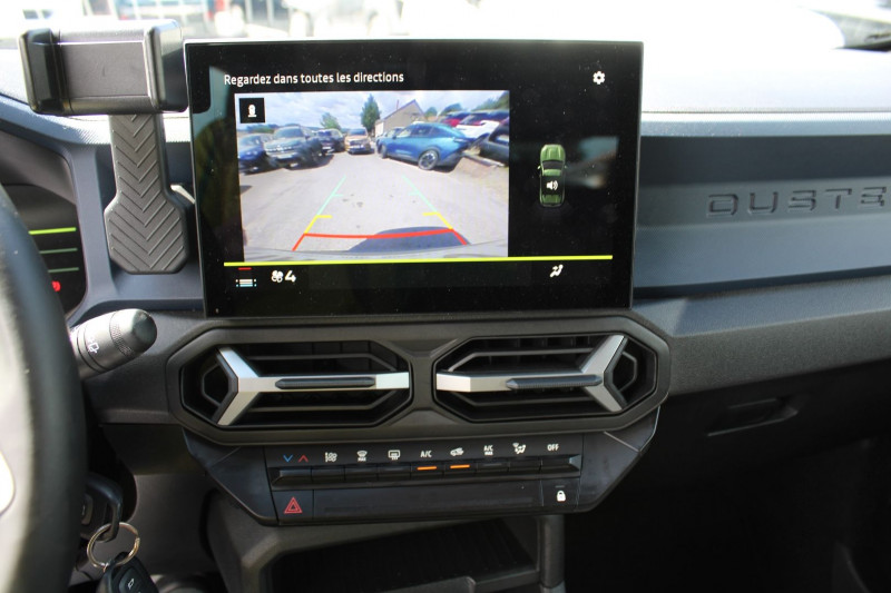 Photo 14 de l'offre de DACIA DUSTER VI TCE MILD HYBRID 130 CV EXPRESSION GPS CARPLAY JA 17 ATTELAGE FULL LED RÃGULATEUR à 23990€ chez Bougel transactions