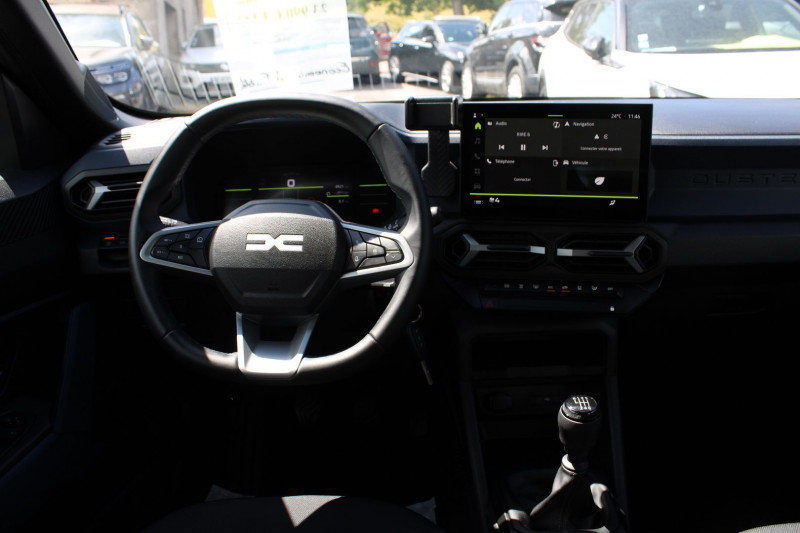 Photo 11 de l'offre de DACIA DUSTER VI TCE MILD HYBRID 130 CV EXPRESSION GPS CARPLAY JA 17 ATTELAGE FULL LED RÃGULATEUR à 23990€ chez Bougel transactions