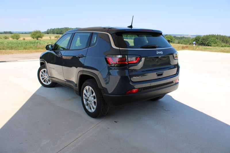 Photo 3 de l'offre de JEEP COMPASS LONGITUDE TURBO 130 BOITE 6V CAMÃRA GPS LINK USB RÃGULATEUR BLUETOOTH FULL LEDS à 23800€ chez Bougel transactions